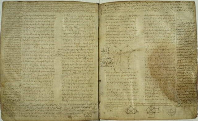 Alte, handbeschriebene Mathematikseiten mit geometrischen Zeichnungen